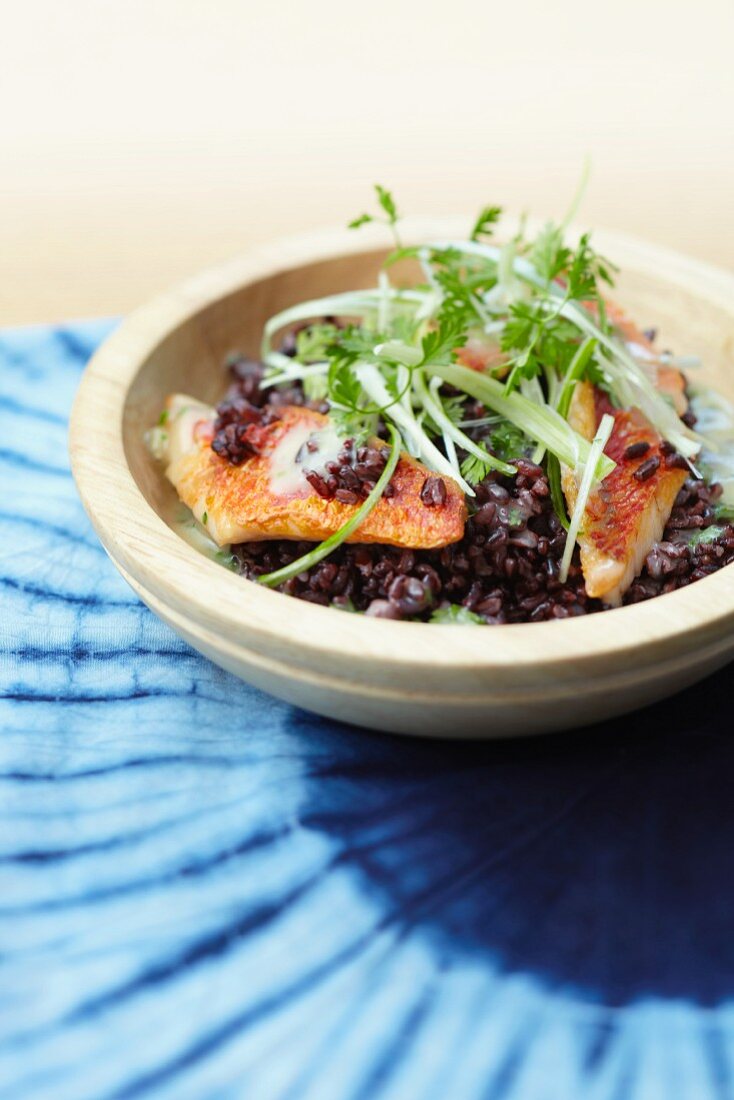 Black rice with red mullet