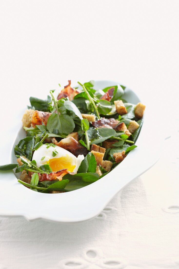 Watercress salad with ham, croutons and egg