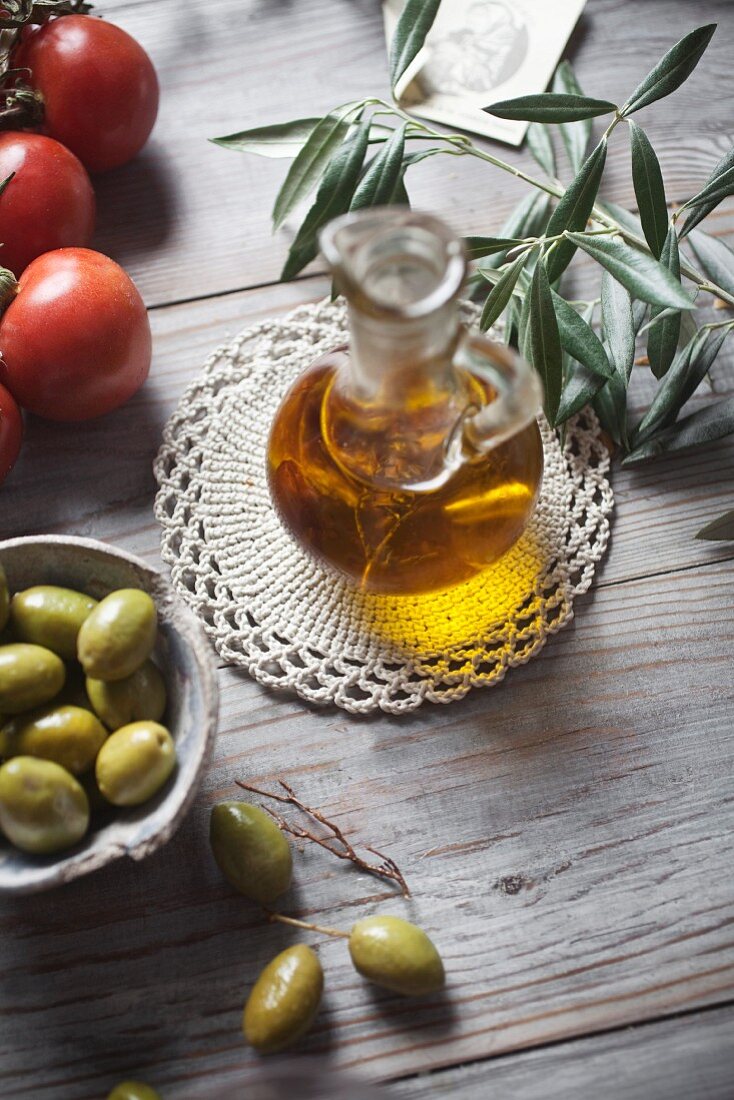 Olivenöl in der Glaskaraffe