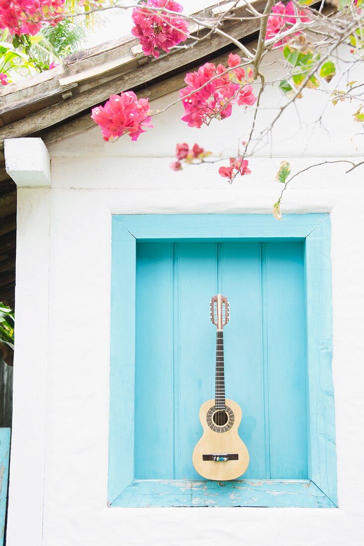 Brazil, Bahia, Trancoso, Guitar against building wall