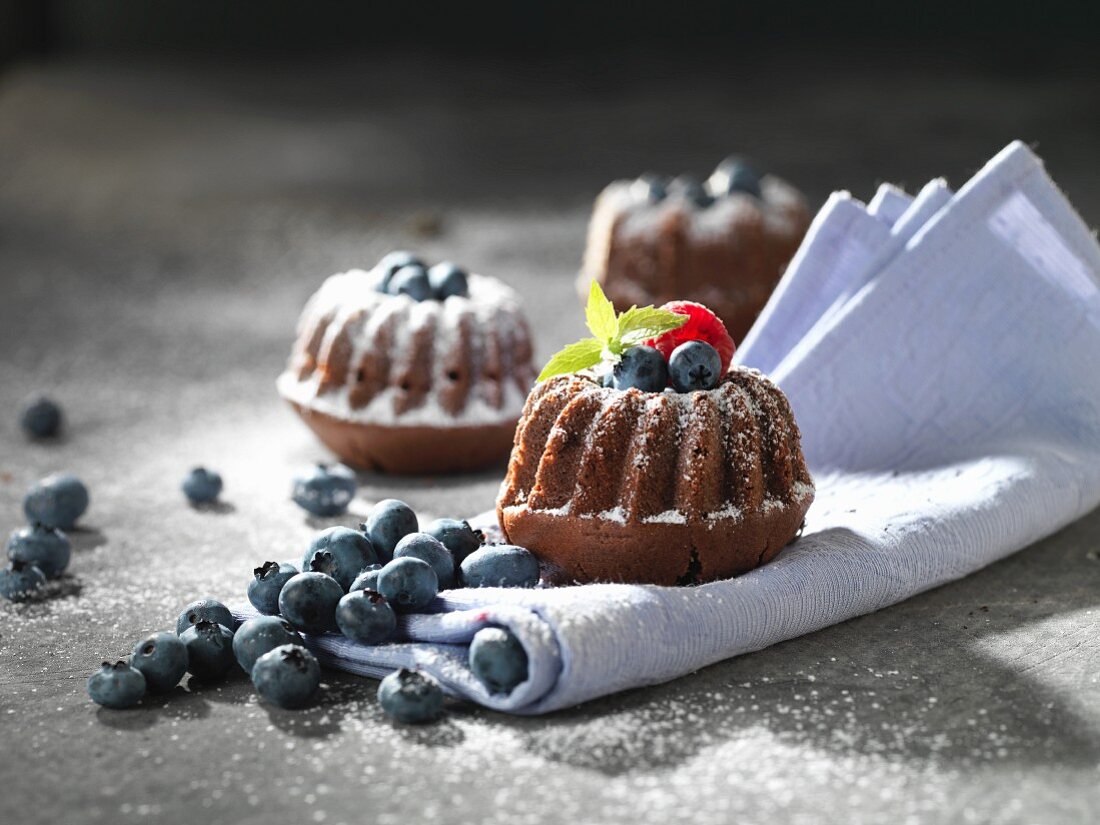 Mini-Bundt cakes with blueberries and sugar