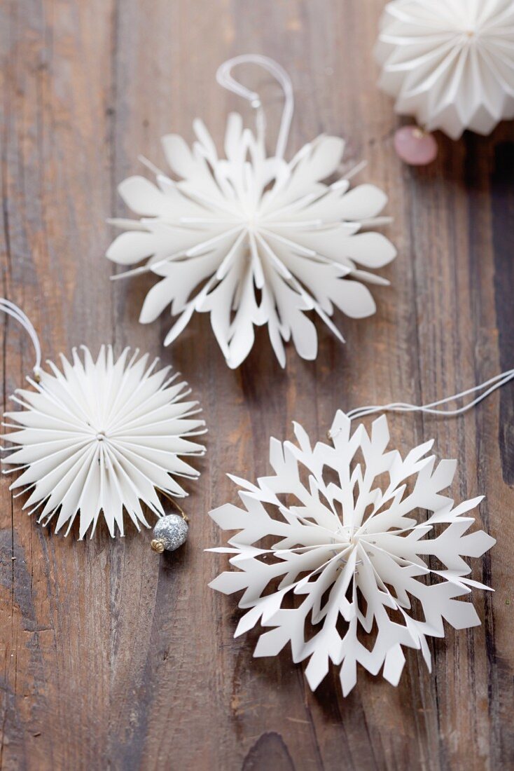 Christmas decorations: paper stars on a wooden surface