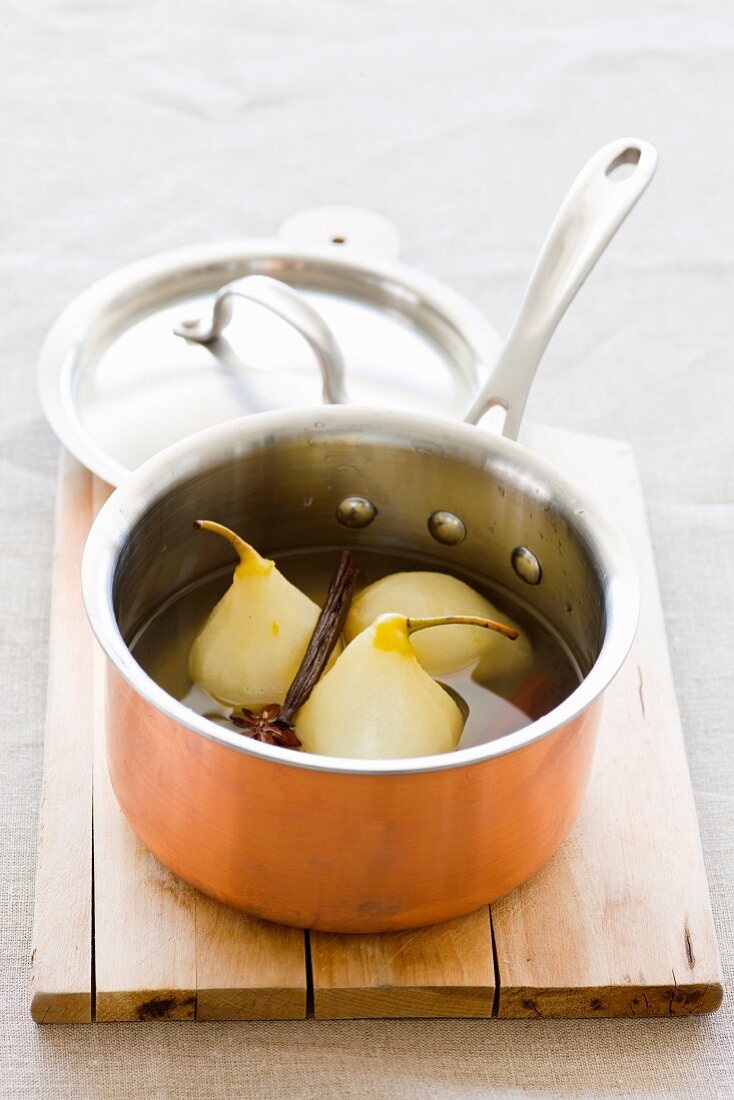 Pears and ginger in white wine