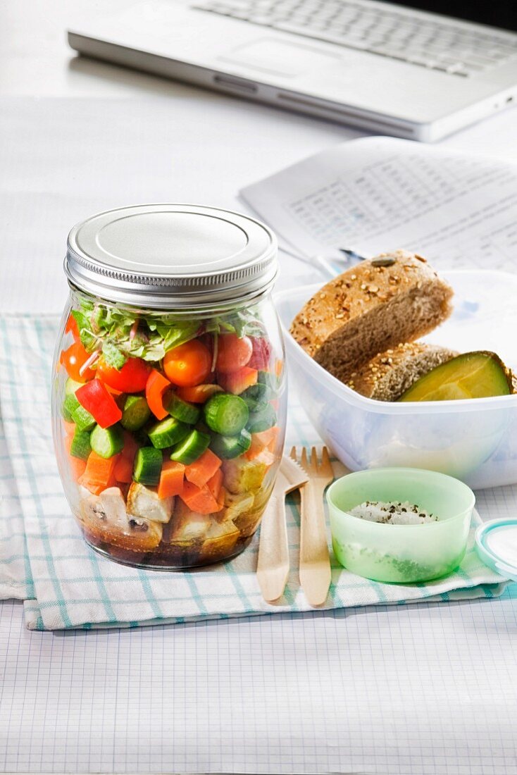 Vegetable salad with bread for the office