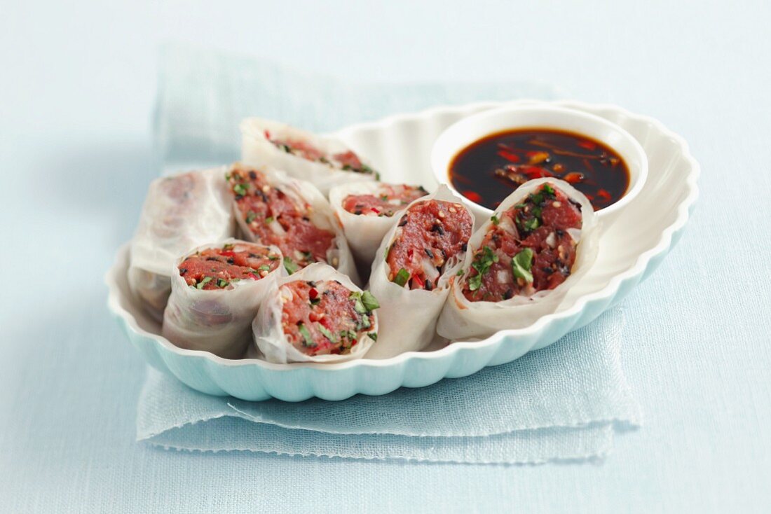 Rice paper rolls with beef tartar