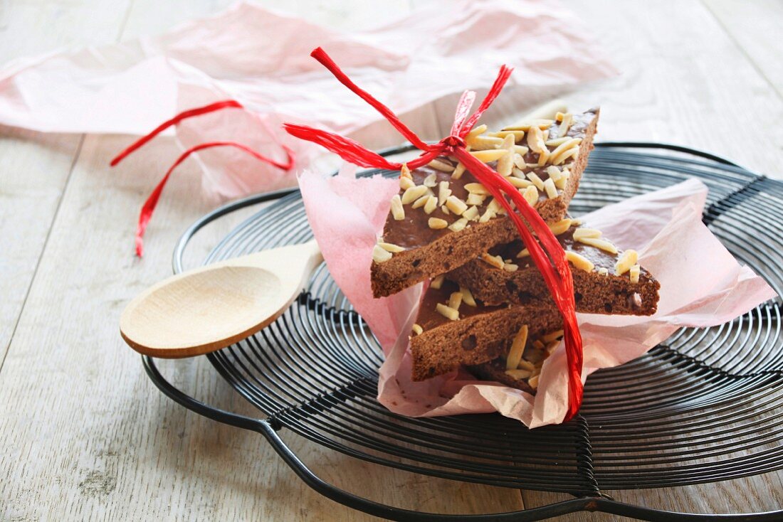 Lebkuchen mit Mandelsplittern