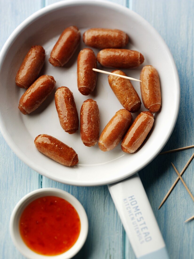 Party sausages with chili dip