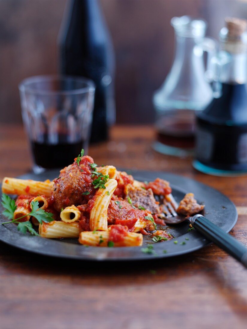 Rigatoni with meatballs and tomatoes