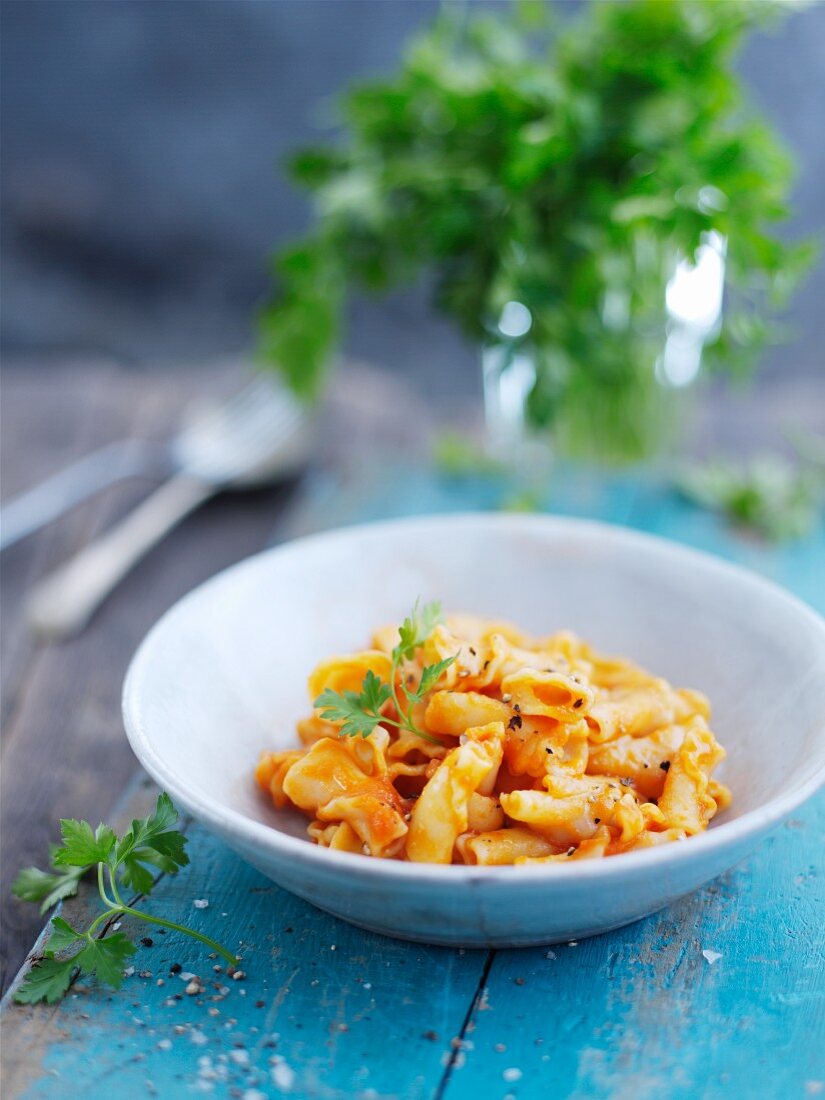 Pasta mit Tomaten und Petersilie