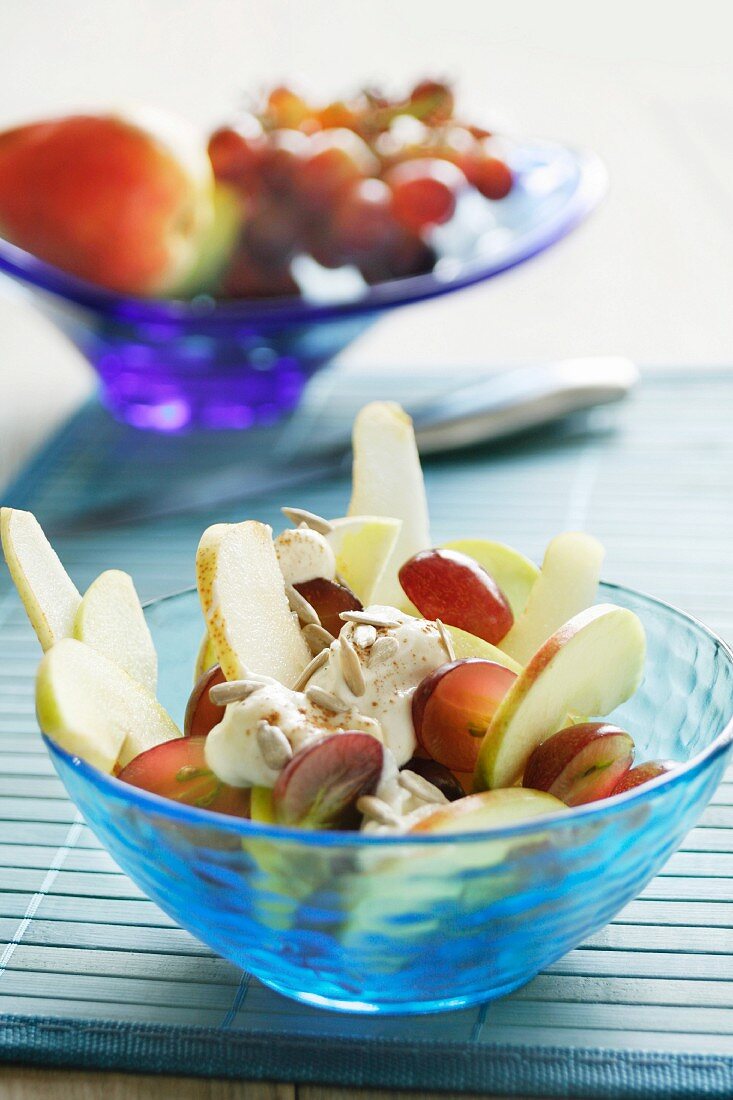 Fruit salad with pears, apples, grapes and yogurt sauce