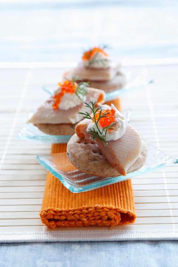 Pizzettes made of spelt flour with smoked trout and caviar