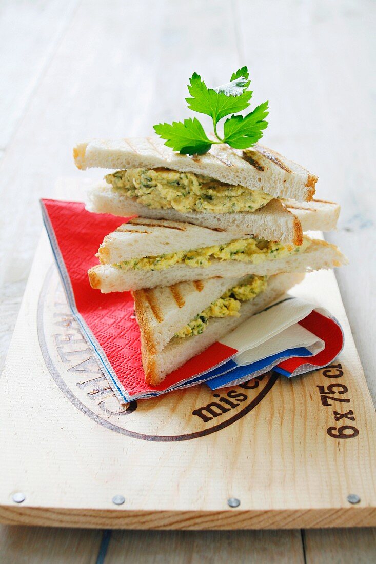 Sandwiches mit Zucchiniaufstrich