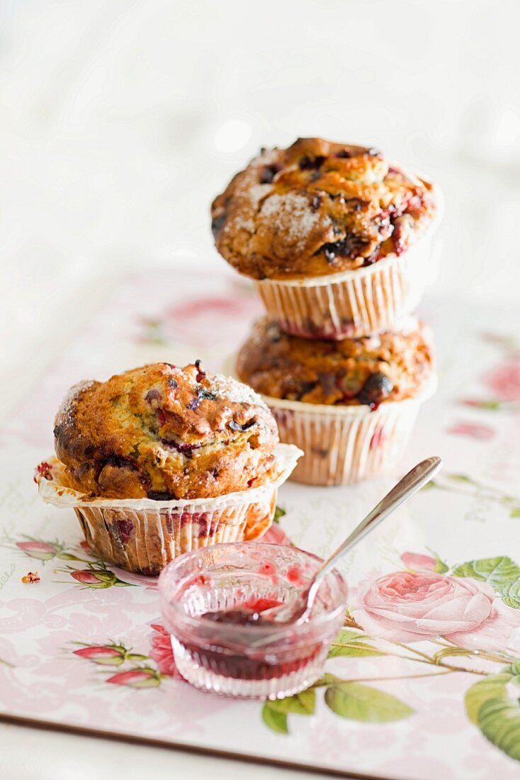 Blueberry muffins with jam