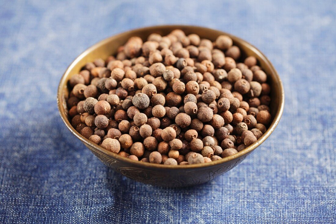 Allspice seeds in a bowl