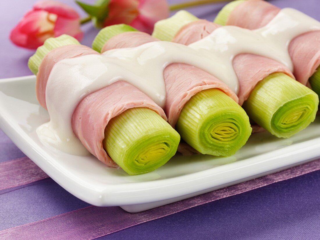 Leeks wrapped in ham with béchamel sauce