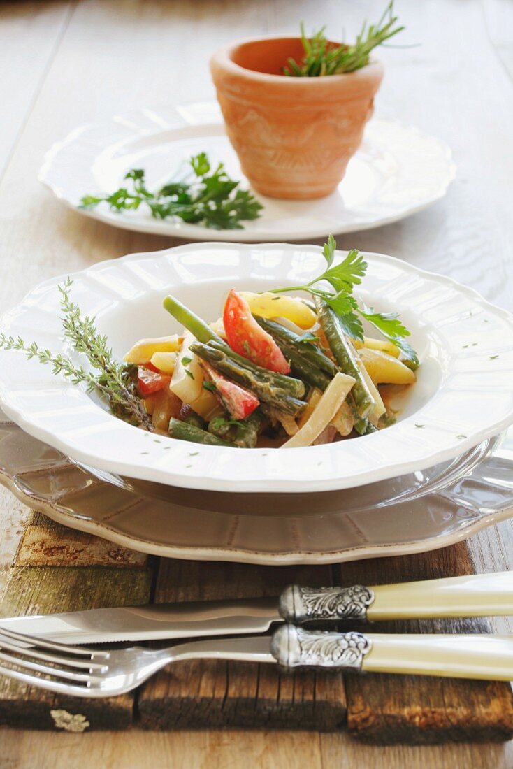 Gemüseeintopf mit Kräuterfrischkäse