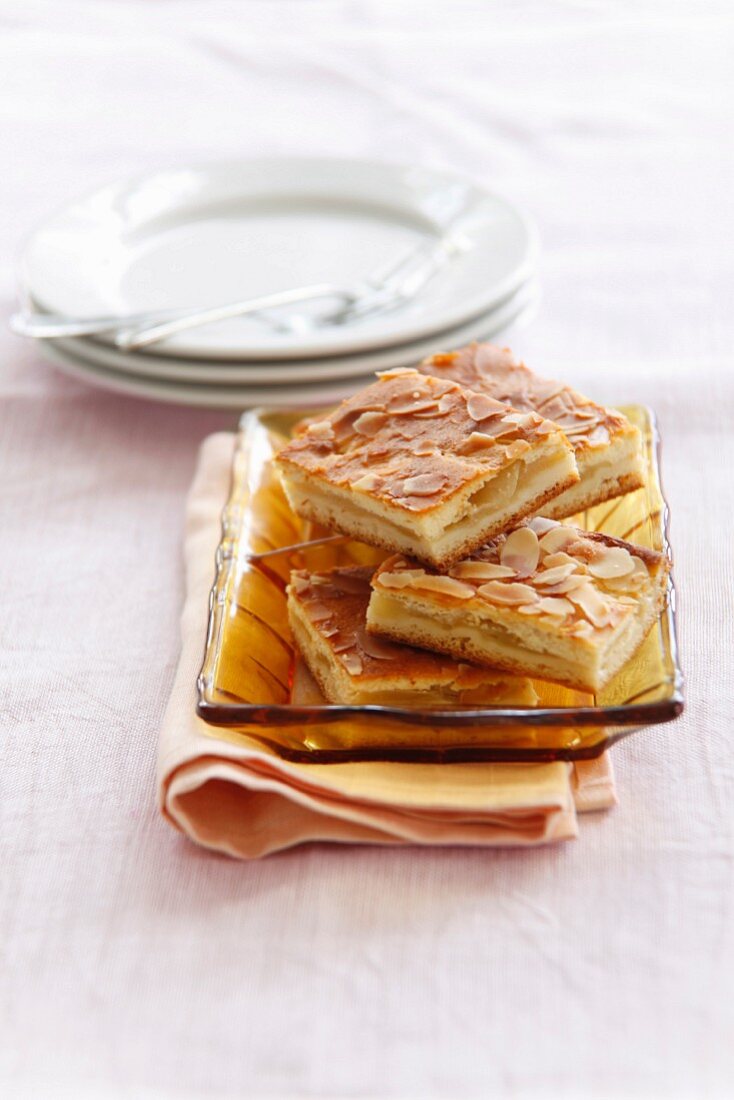 Quark-Apfel-Kuchen mit Mandelblättchen