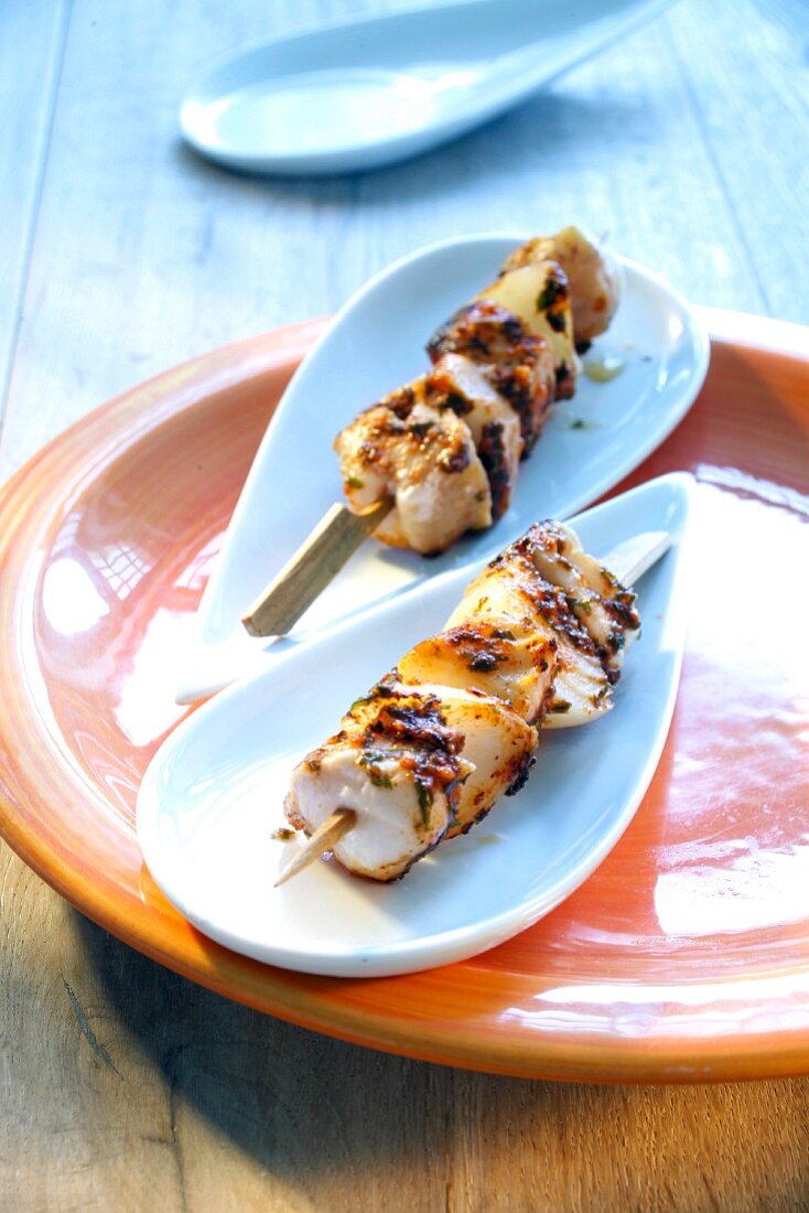 Spiedini di pesce (fish skewers in tomato marinade, Italy)