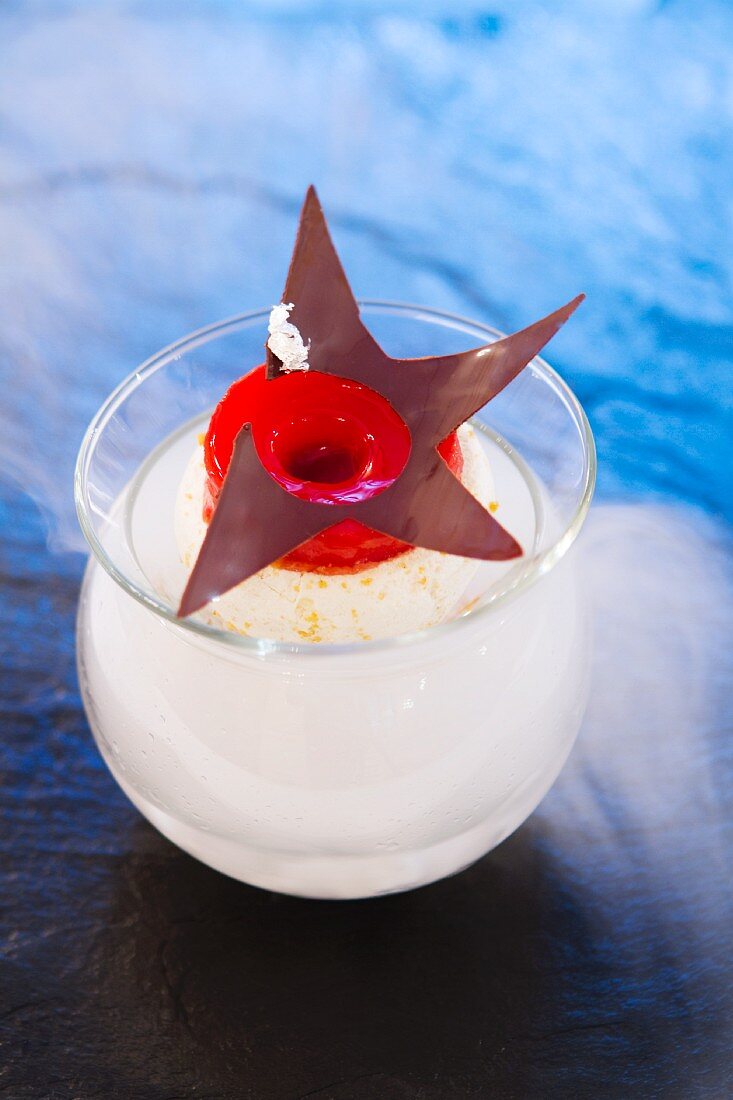 Coconut meringue with pears, red fruits and chocolate leaves