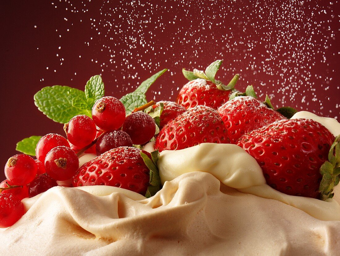 Pavlova with summer fruits and sugar