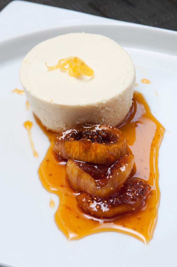 Individual Cheesecake with Fig Sauce