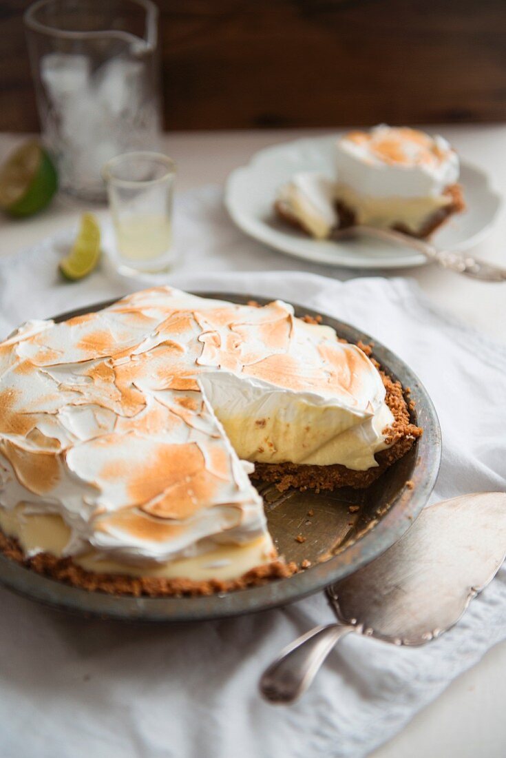 Key lime pie (lime tart topped with meringue)