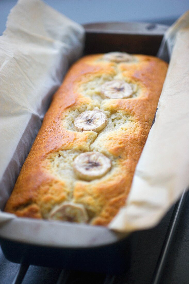 Yoghurt cake with bananas in a loaf tin