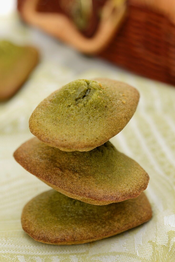 Madeleines with green tea