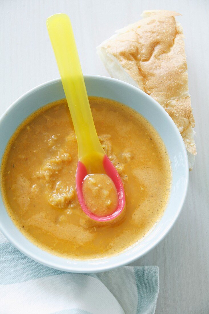 Türkische Linsensuppe mit Fladenbrot