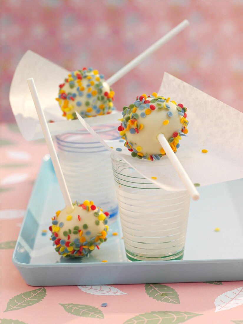 Cake Pops mit Zuckerkonfetti