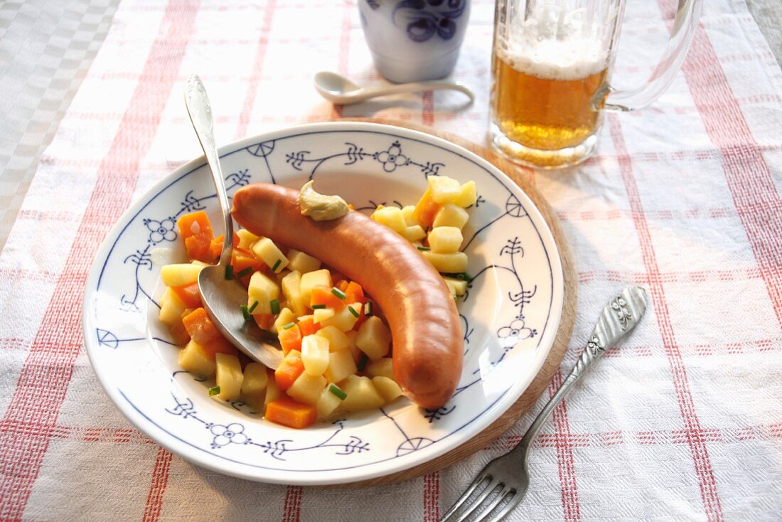 Bockwurst mit Möhren und Kartoffeln