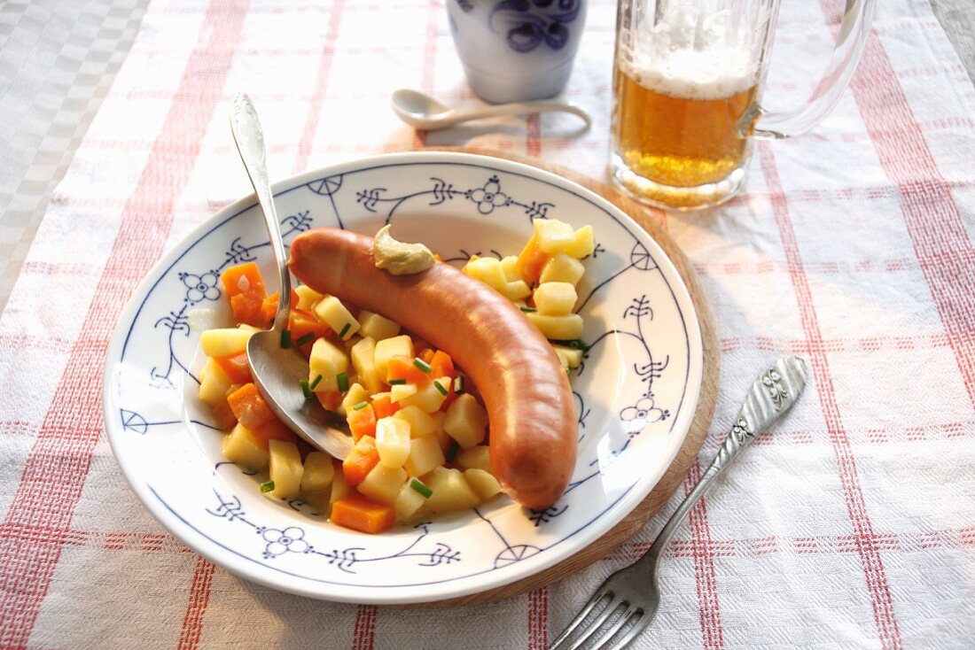 Bockwurst with carrots and potatoes