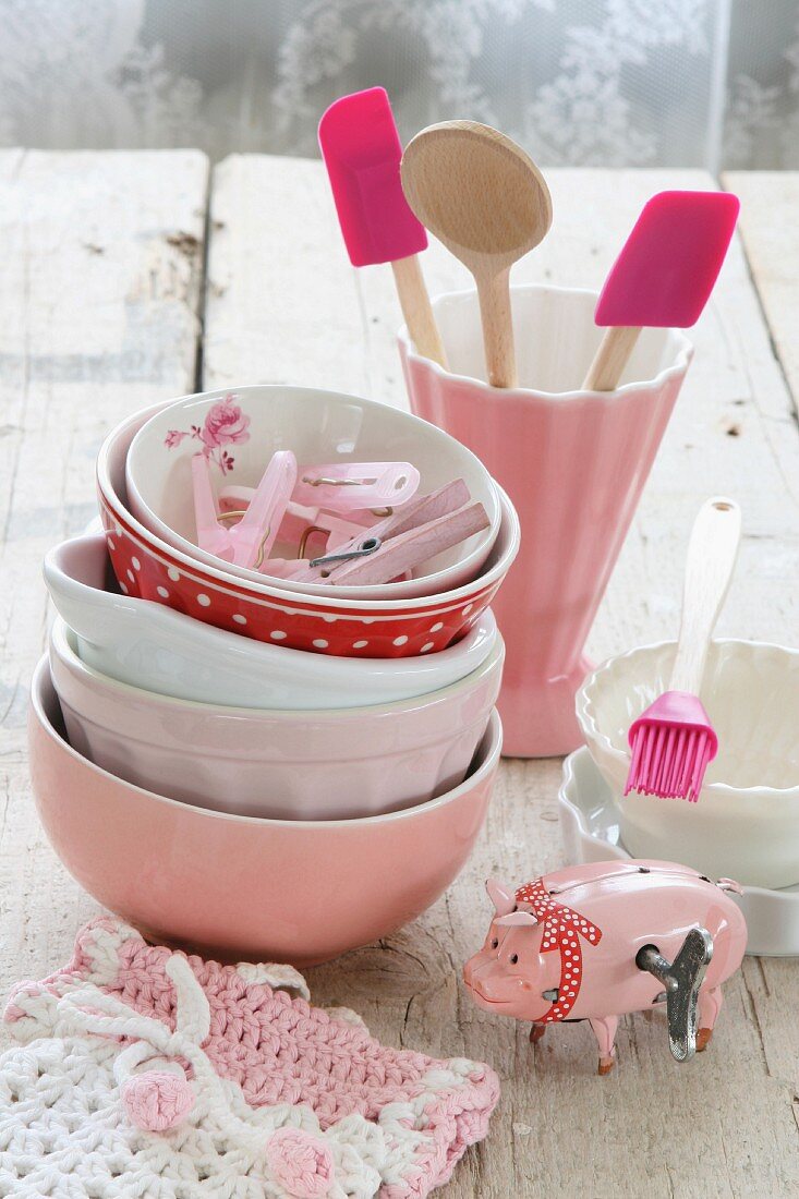 Vintage kitchen utensils, pot holder, clockwork toy (piggy)