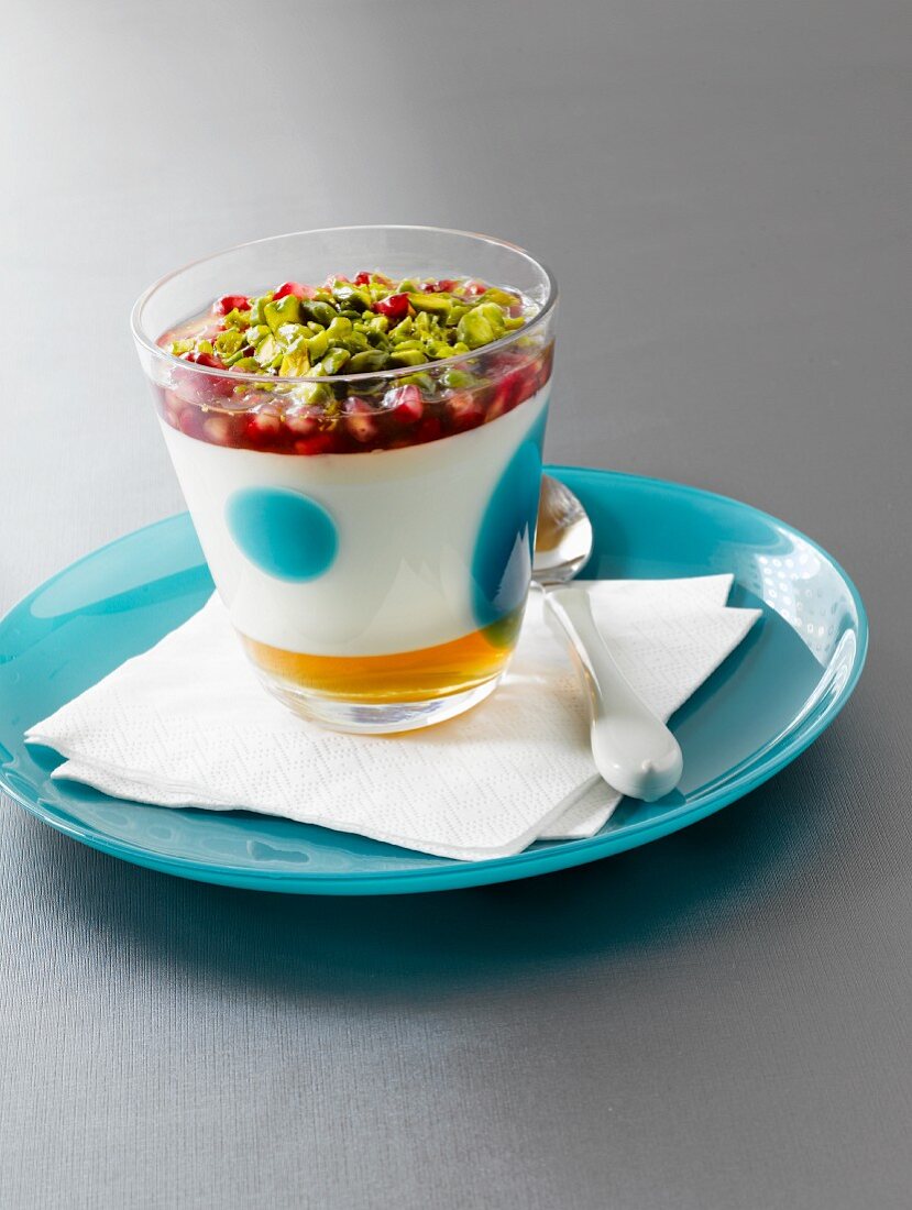 Yoghurt with pomegranate seeds, honey and pistachios