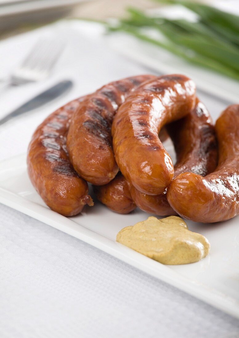 Grilled sausages with mustard