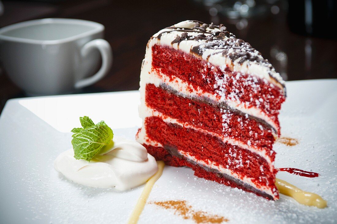 Ein Stück Red Velvet Cake