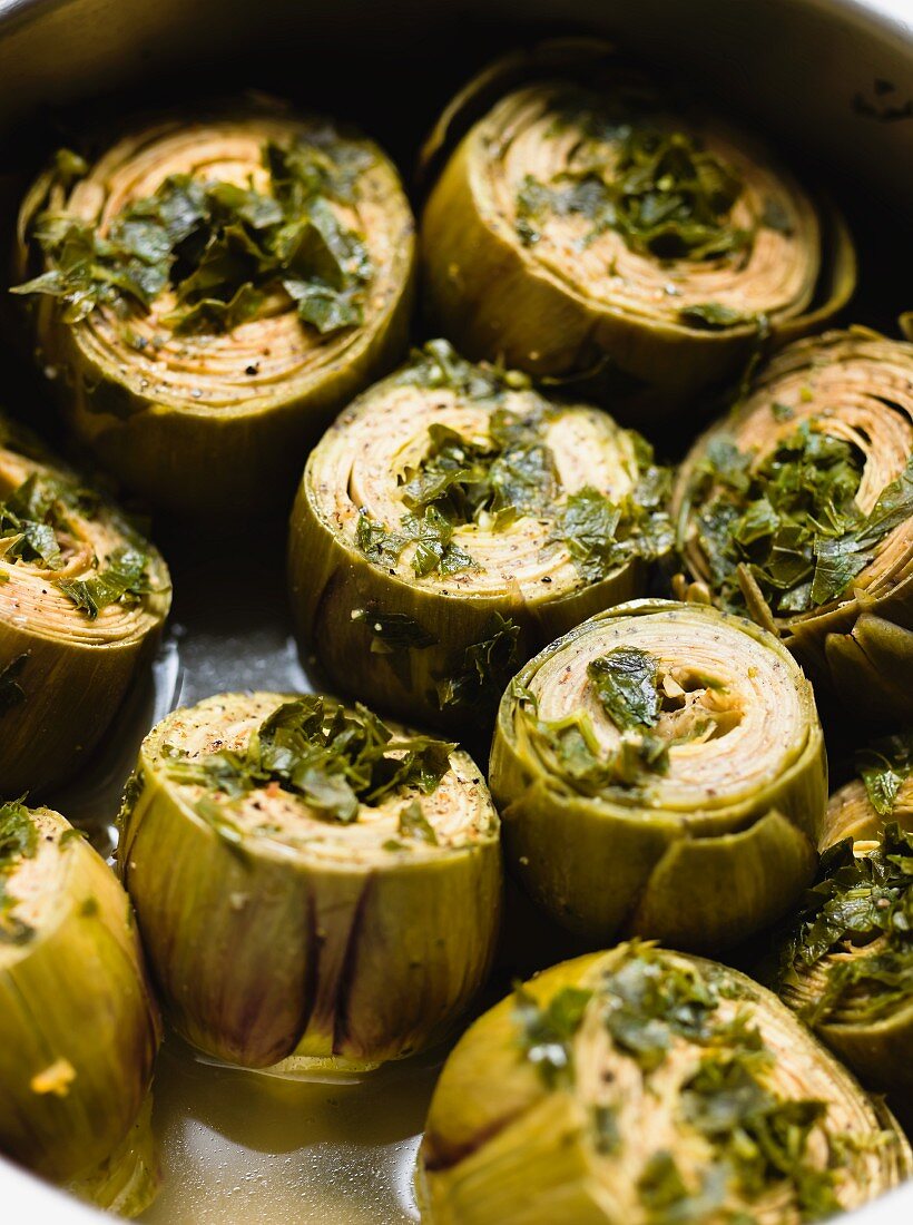 Baked artichokes with parsley and mint