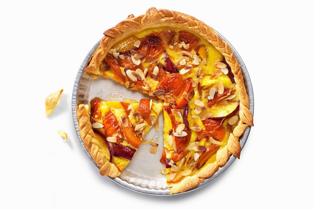 Almond tart with apricots