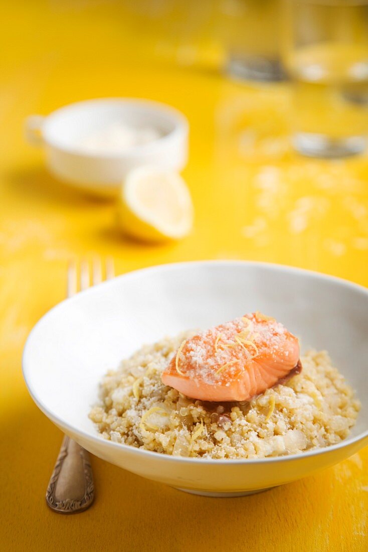 Quinoa-Risotto mit Lachs