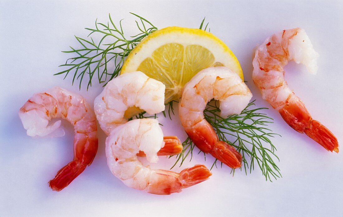 Peeled prawns with a slice of lemon and dill