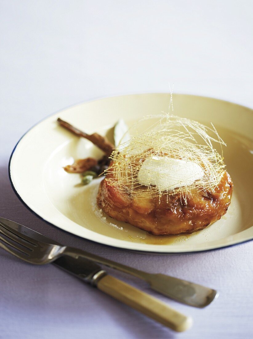 Peach tartlet with goat's cheese