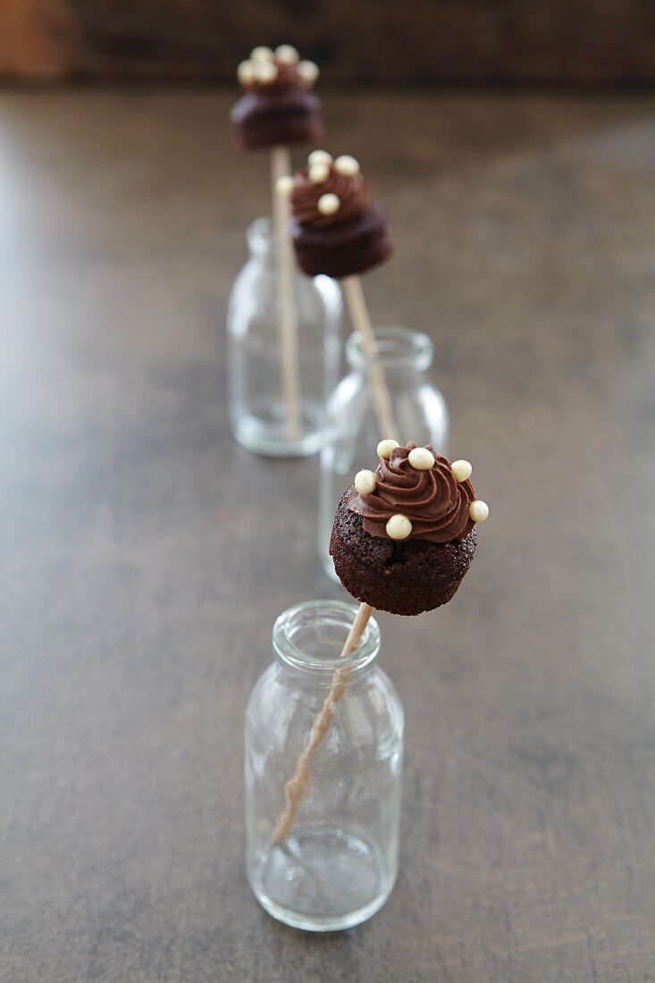 Cake pops with chocolate cream icing