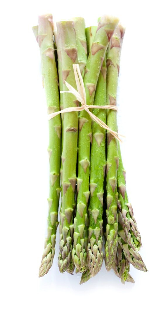 Green asparagus (no background)