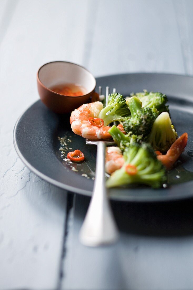 Broccoli and prawns