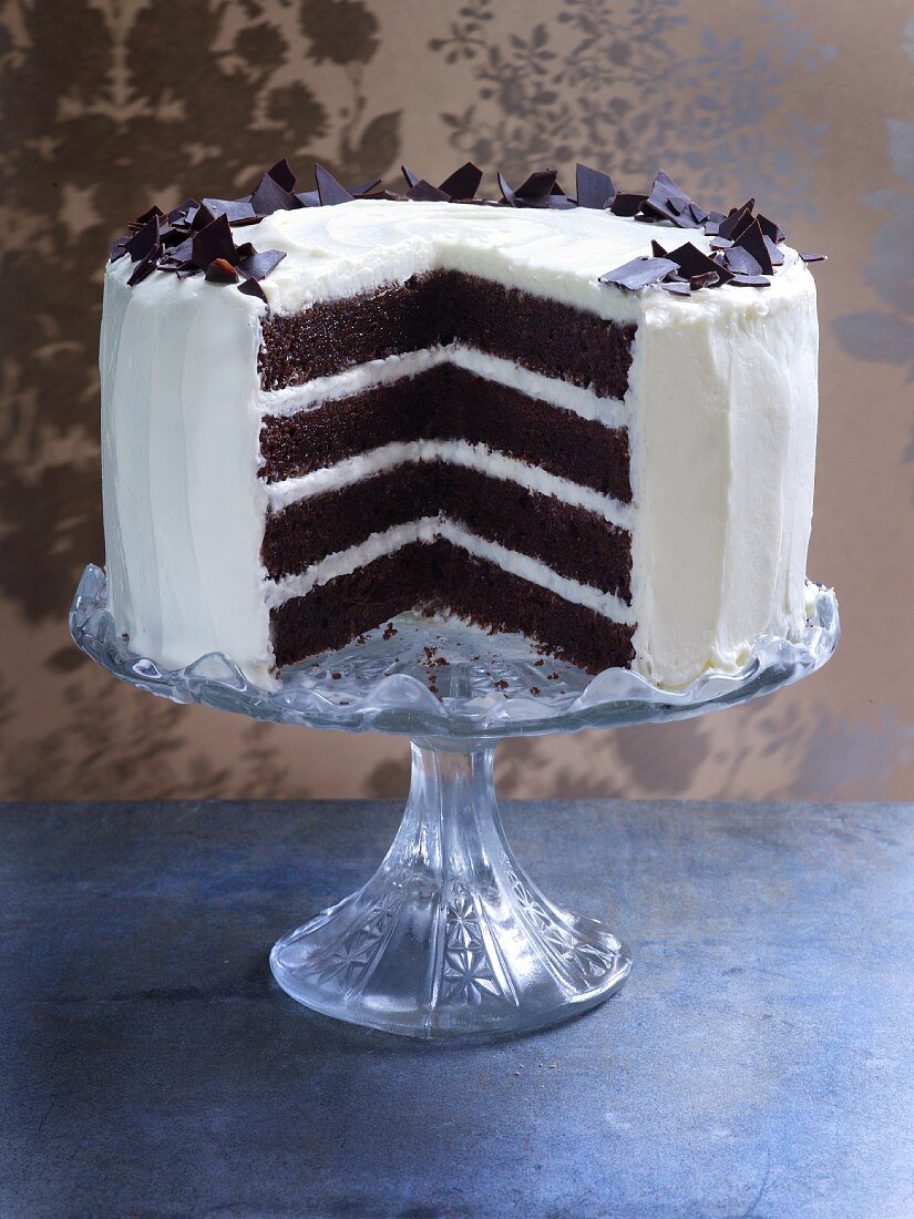 Chocolate and cream layer cake, sliced open