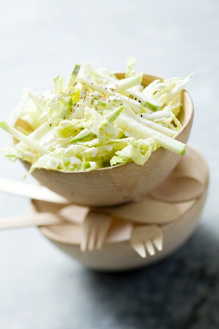 Cabbage salad with apple