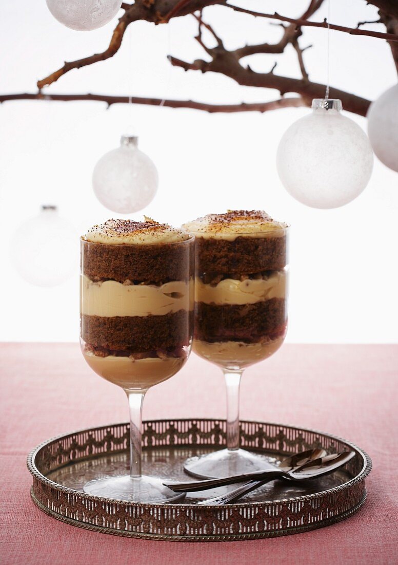 Coffee trifle with mascarpone and walnuts