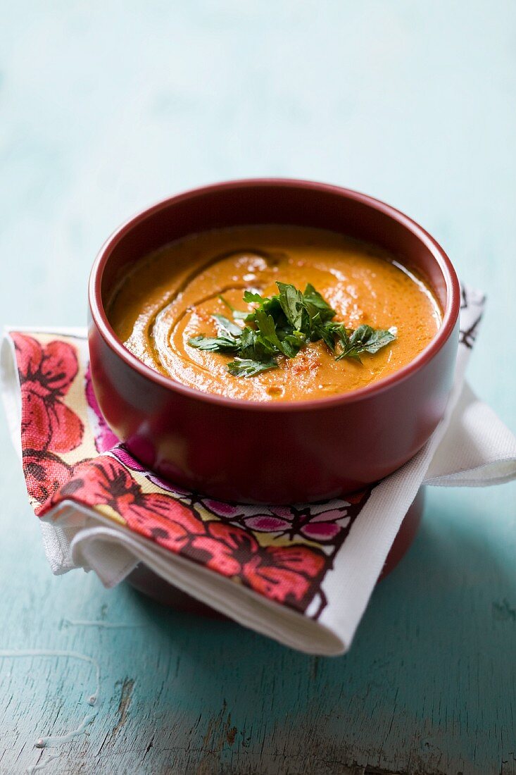 Tomatensuppe mit Petersilie