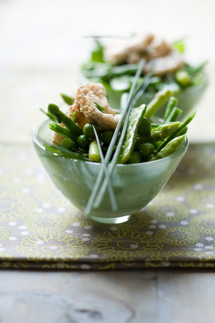 Lauwarmer Gemüsesalat mit grünen Bohnen, Erbsen und Spargel