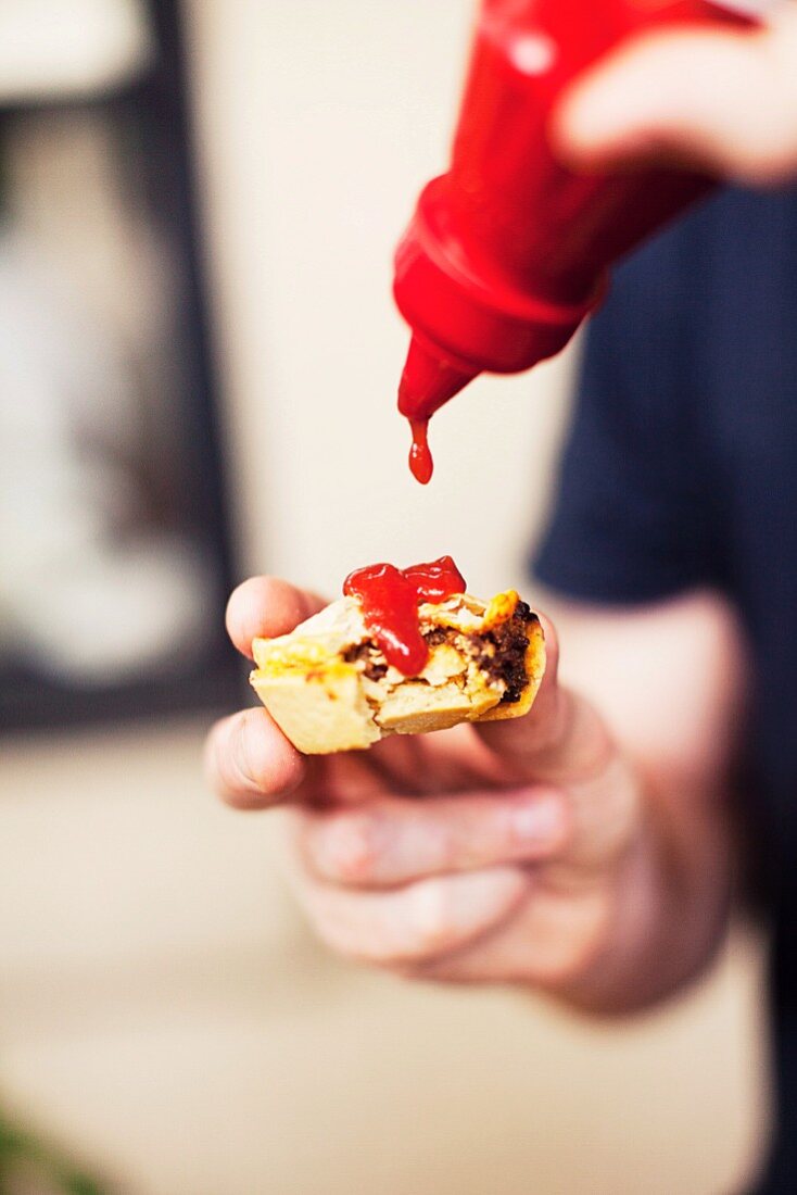 Mini meat pie with ketchup